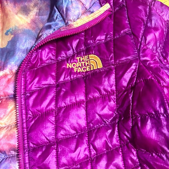 Women’s North Face Thermoball Hoodie magenta pink size XS jacket micro puff - Picture 2 of 12